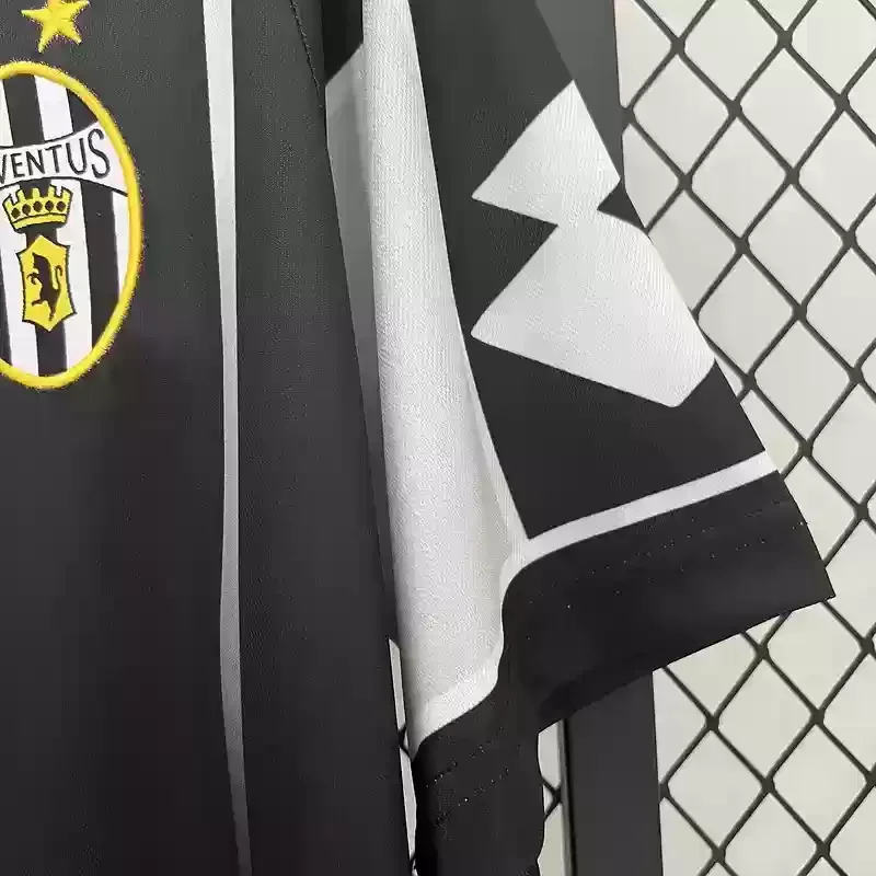 00/01 Juventus jersey Black Retro