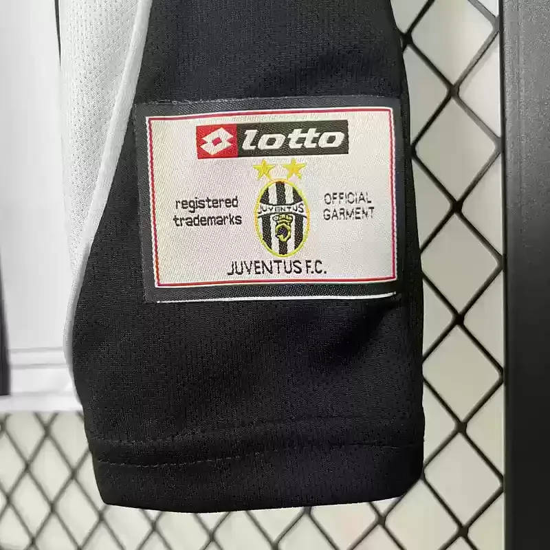 02/03 Juventus jersey Home Retro