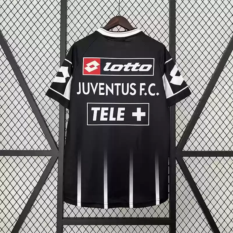 00/01 Juventus jersey Black Retro