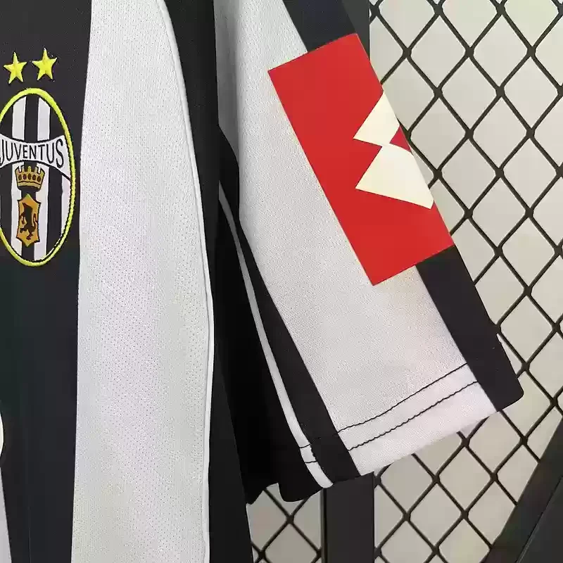 02/03 Juventus jersey Home Retro