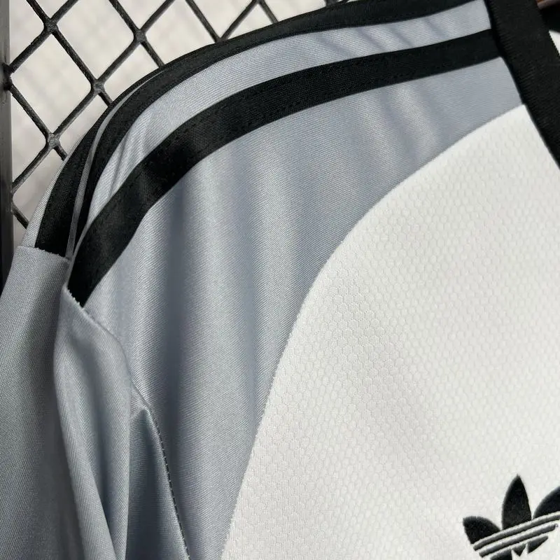 24-25 Juventus Pre-match training jersey