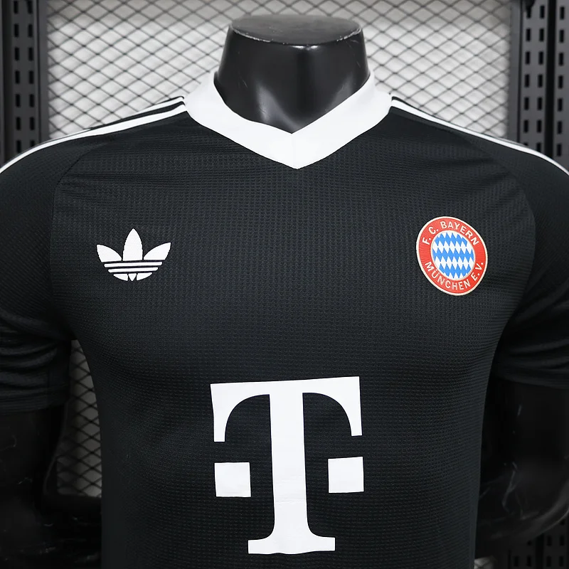 24-25 Bayern Munich black goalkeeper player version soccer Jersey