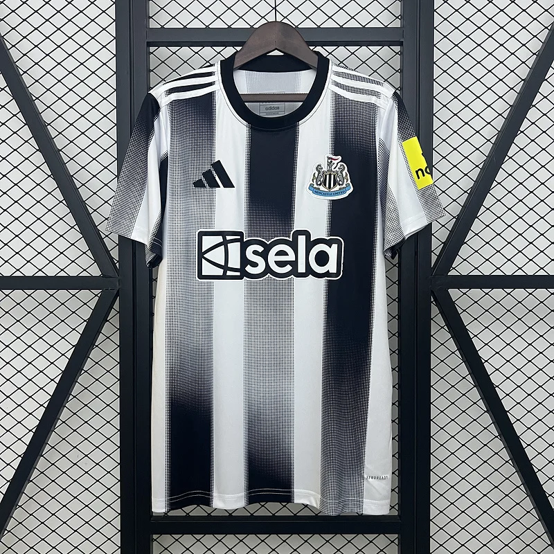 25-26 Newcastle United Home Soccer Jersey