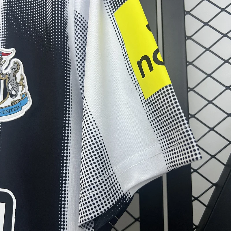 25-26 Newcastle United Home Soccer Jersey