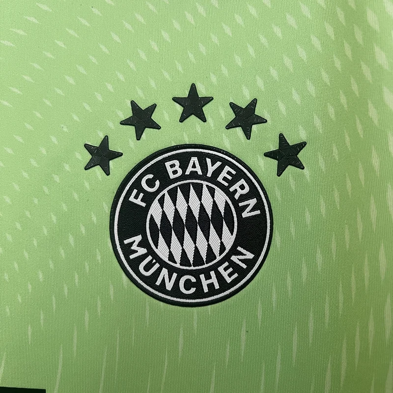 25-26 Bayern Munich Goalkeeper Green Soccer Jersey