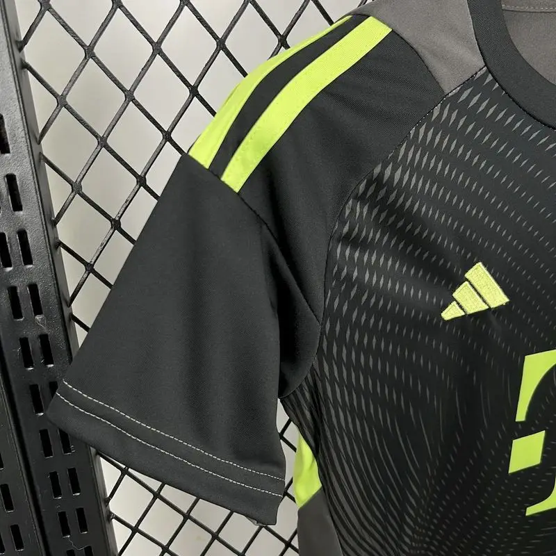 25-26 Bayern Munich Black Goalkeeper Kids Kit