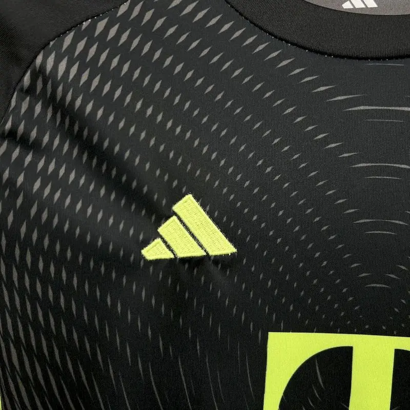 25-26 Bayern Munich Black Goalkeeper Kids Kit